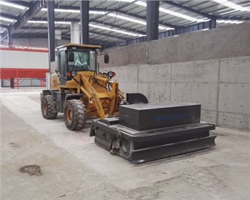 臨泉縣水穩(wěn)攪拌站現(xiàn)場(chǎng)施工[河南無塵清掃機(jī)]